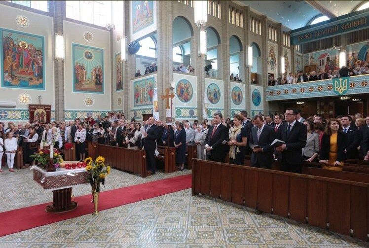 Порошенко помолился за Украину в соборе Мельбурна: опубликованы фото