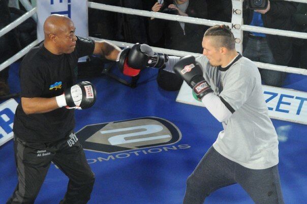 Усика "нокаутировал" 5-летний ребенок