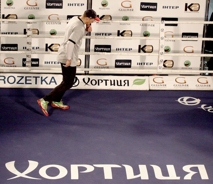 Усика "нокаутировал" 5-летний ребенок