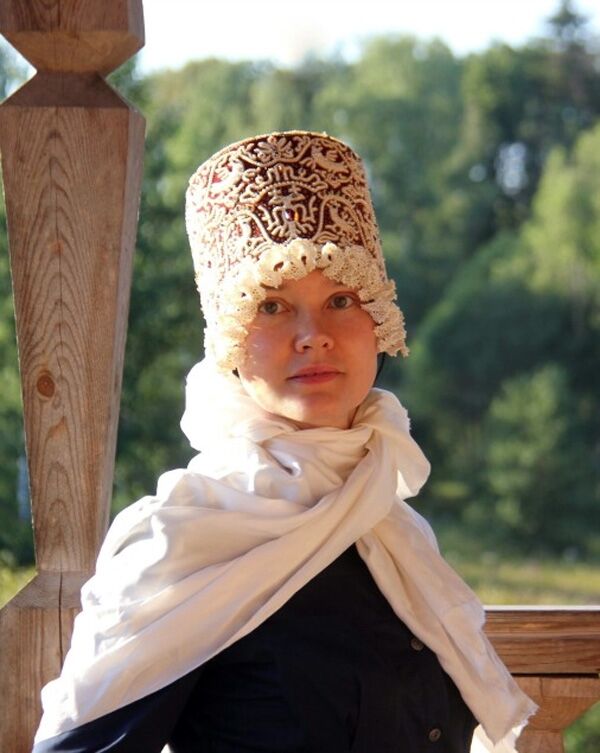 Жена российского миллионера представила коллекцию ватников для женщин-боевиков