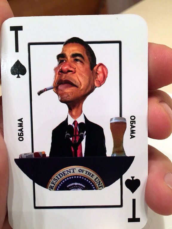 Для Кремля напечатали целую фуру игральных карт с "врагами российского народа": опубликовано фото