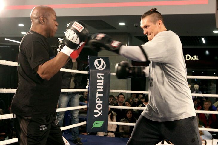 Усик пообещал удивить зрителей чем-то новым