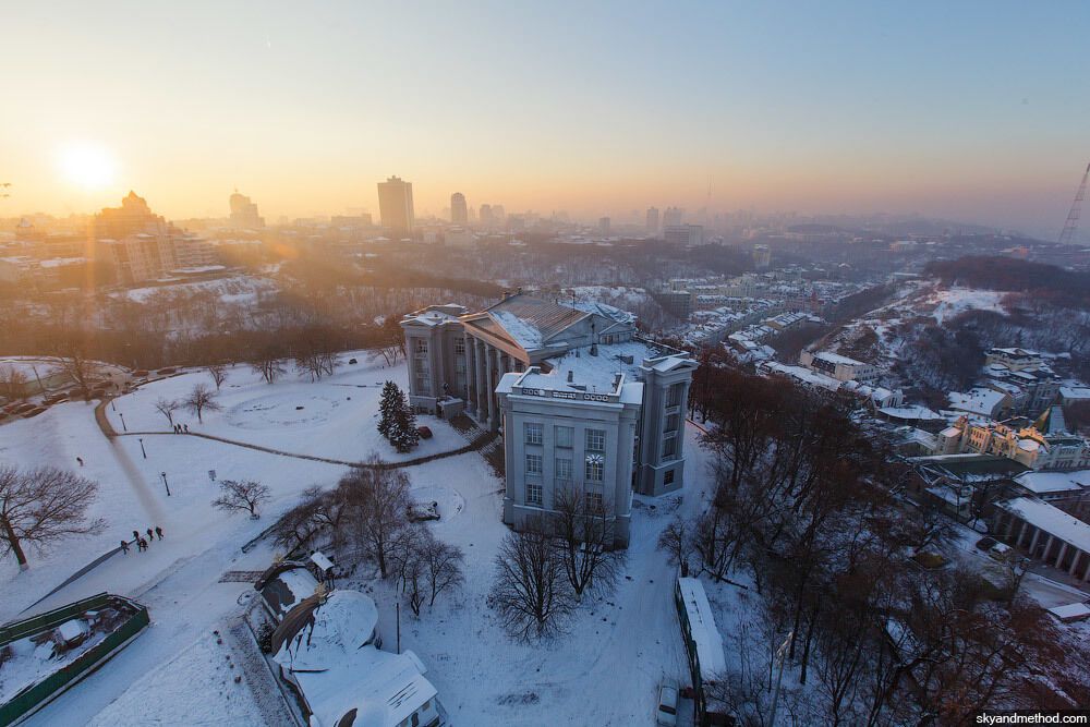 Захватывает дух! В сети появились фото зимнего Киева с высоты птичьего полета 