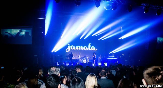 Джамала сделала свой самый большой сольный концерт бесплатным для переселенцев из Крыма и Донбасса