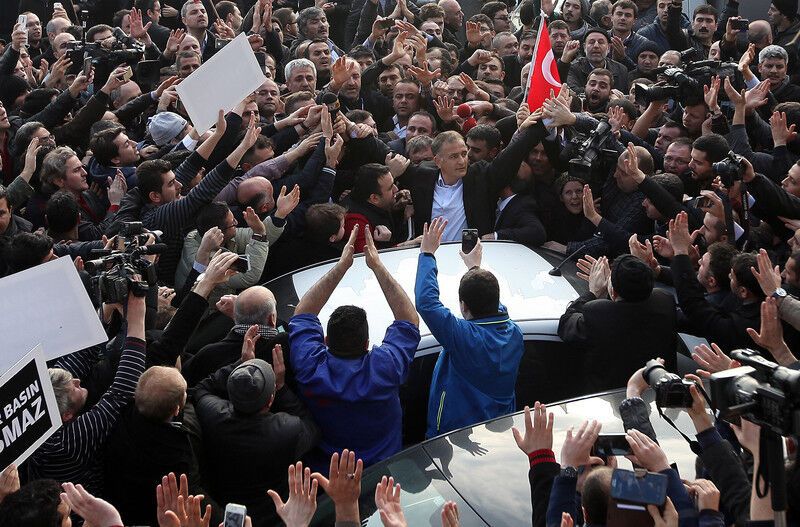В Турции начались аресты оппозиционных журналистов. Опубликованы фото и видео