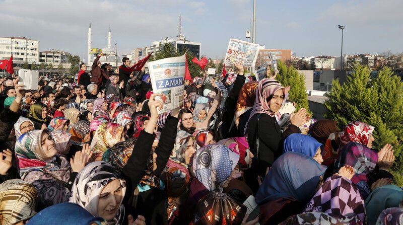 В Турции начались аресты оппозиционных журналистов. Опубликованы фото и видео