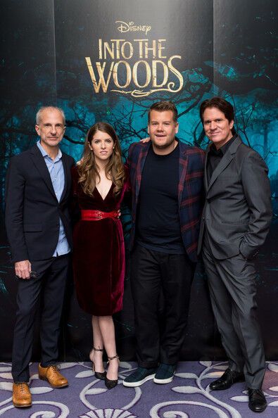 Анна Кендрик в кошмарном платье на презентации фильма