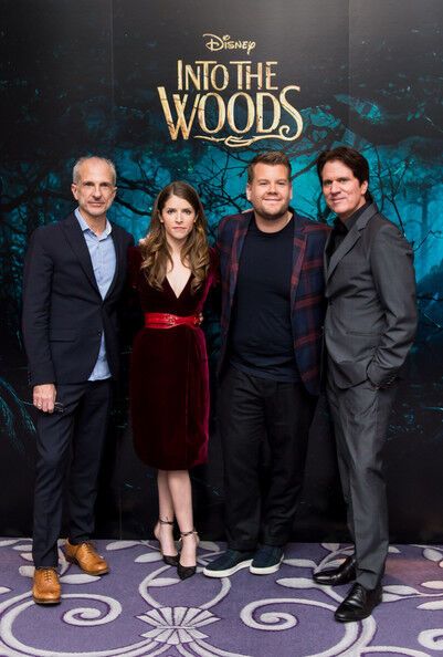 Анна Кендрик в кошмарном платье на презентации фильма