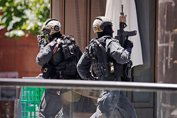 Поліція встановила особу терориста, що захопив у заручники відвідувачів кафе Сіднея: опубліковано фото
