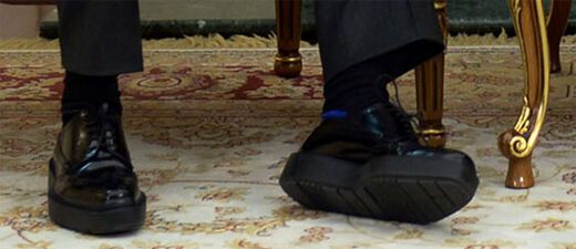 Манія величі. Медведєв одягнув до Назарбаєва туфлі на високій платформі: фотофакт