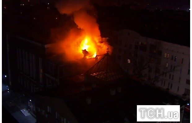 В Киеве горел банк: фото пожара