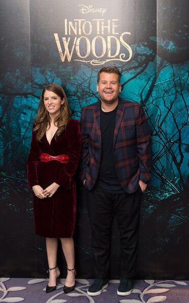 Анна Кендрик в кошмарном платье на презентации фильма