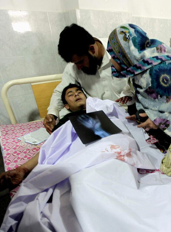 У Пакистані терористи вбили 125 дітей: фоторепортаж