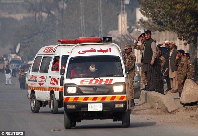 У Пакистані таліби влаштували криваву бійню в школі, вбито 80 дітей