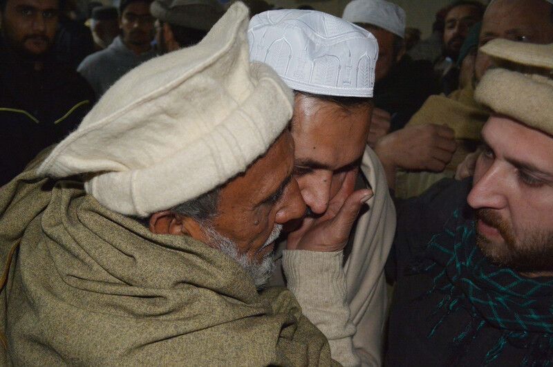 В Пакистане террористы убили 125 детей: фоторепортаж