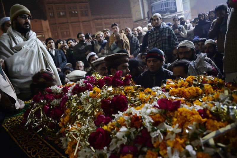 В Пакистане террористы убили 125 детей: фоторепортаж