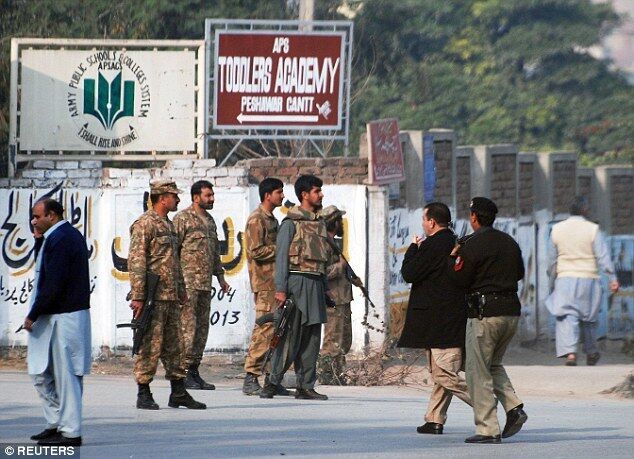 В Пакистане талибы устроили кровавую бойню в школе, убиты более 80 детей