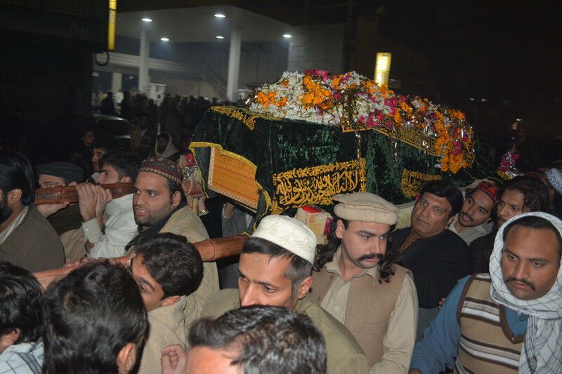 В Пакистане террористы убили 125 детей: фоторепортаж