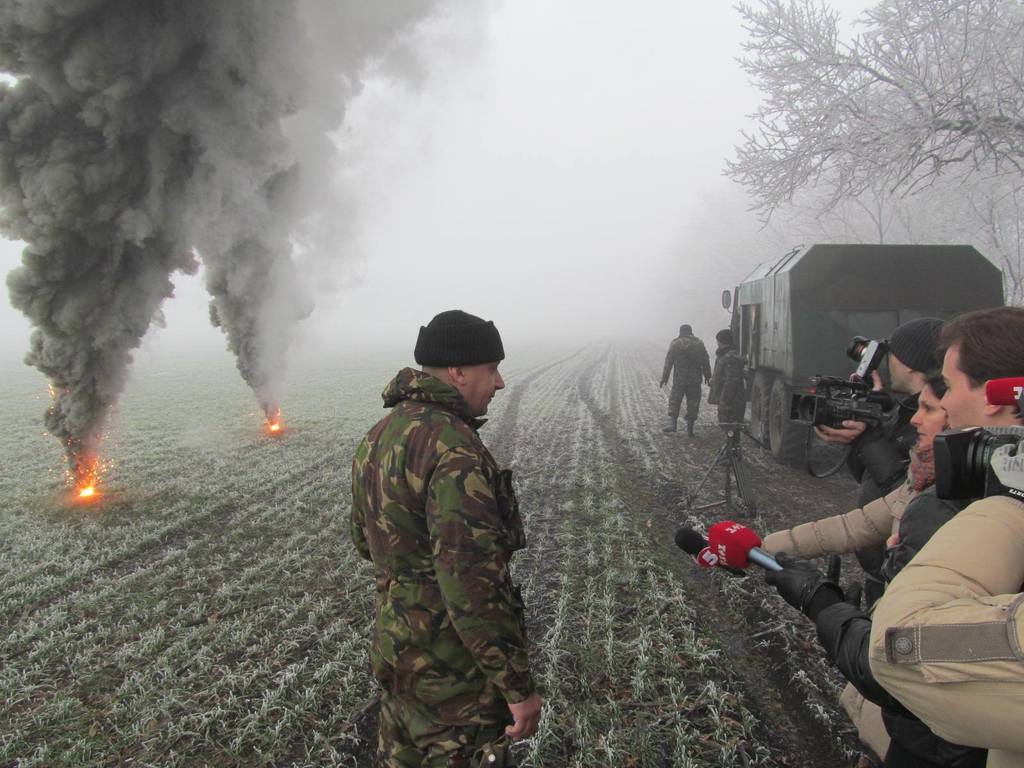 Химики-волшебники за считанные минуты скрыли перемещение сил АТО: фото с передовой
