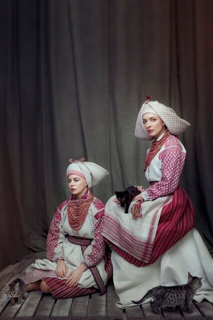 Ефросинина, Фреймут, Ребрик и другие звезды примерили традиционные украинские костюмы в проекте "Щирі"
