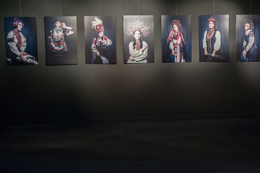 Ефросинина, Фреймут, Ребрик и другие звезды примерили традиционные украинские костюмы в проекте "Щирі"