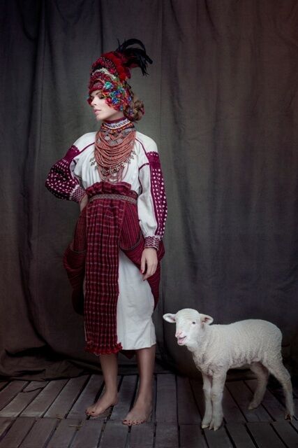 Ефросинина, Фреймут, Ребрик и другие звезды примерили традиционные украинские костюмы в проекте "Щирі"