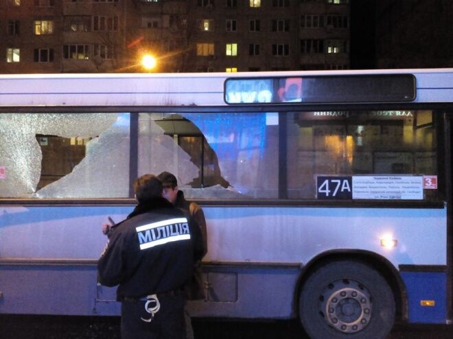 Во Львове обстреляли маршрутку с людьми: фото и видео происшествия
