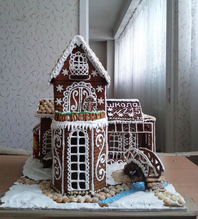 В Киеве появился школьный Пряничный домик: опубликованы фото
