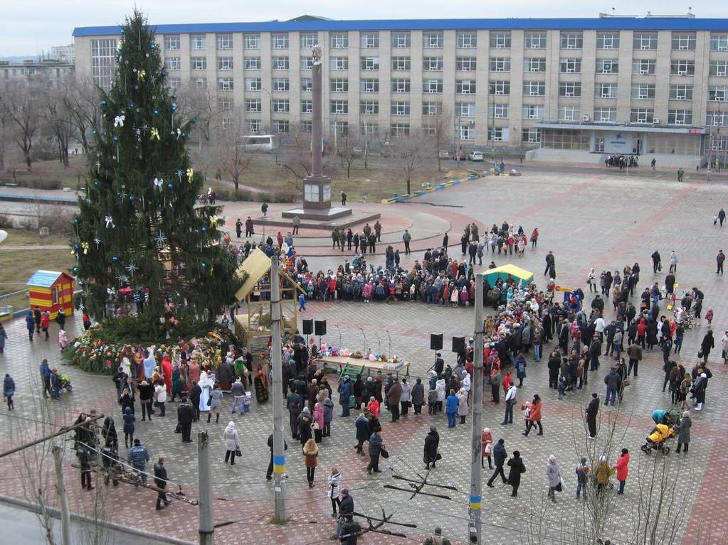 На Луганщине торжественно открыта главная елка области: опубликованы фото