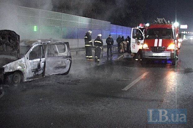 Под Киевом на дороге сгорел автомобиль