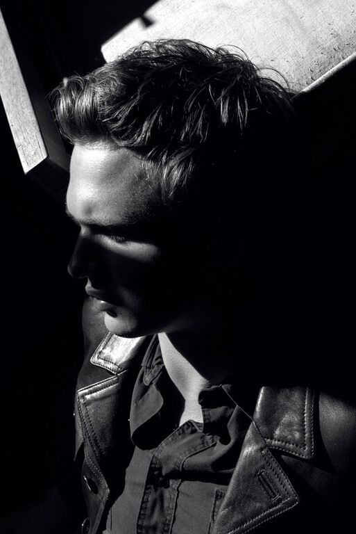 Звезда "Дивергента" топлесс для журнала Hero