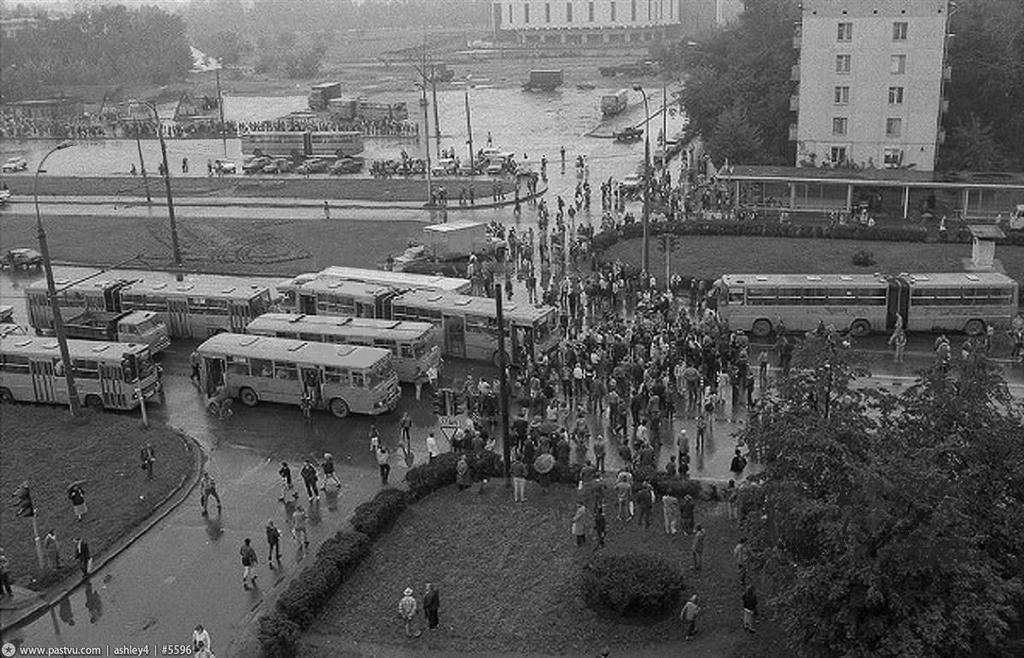 Первый Майдан был в Москве в 1990 году