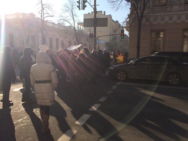 Под Радой снова митинги: активисты перекрыли улицу Грушевского