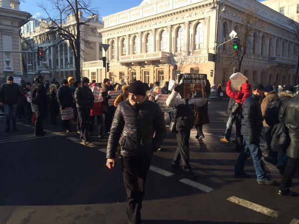 Под Радой снова митинги: активисты перекрыли улицу Грушевского