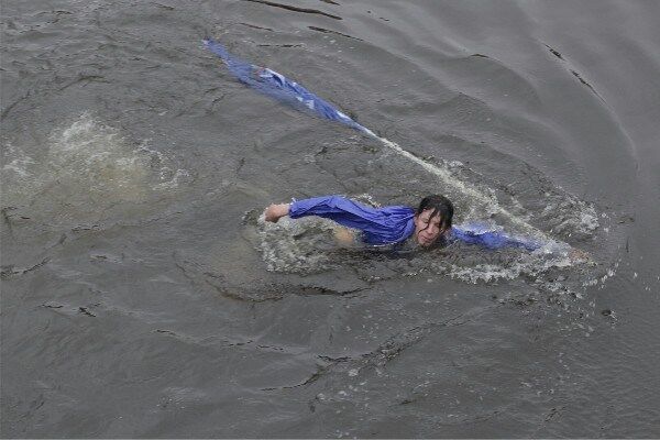 У Петербурзі скинули в річку агітатора кремлівської "Єдиної Росії": опубліковано фото