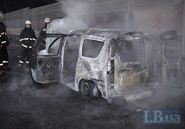 Под Киевом на дороге сгорел автомобиль