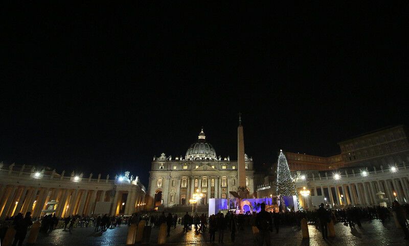В Ватикане зажгли рождественскую ель. Опубликованы фото и видео