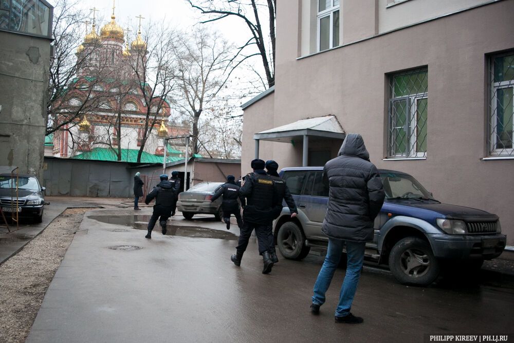 В Москве задержали активистов, пытавшихся вывесить баннер напротив Кремля