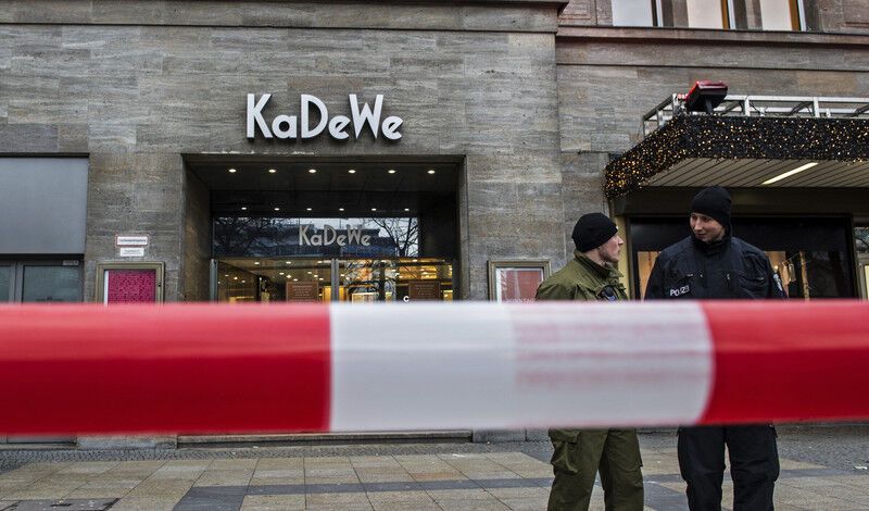 Вооруженный налет на торговый центр в Берлине: есть пострадавшие