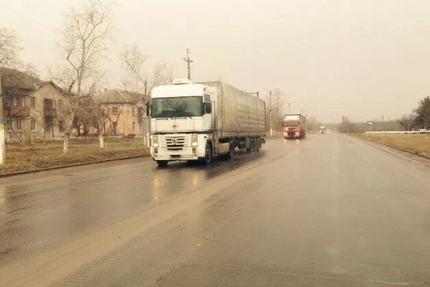 "Красный крест" везет помощь в Луганск. Фотофакт