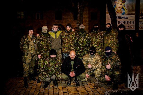 Полк "Азов" получил подкрепление: трогательные фото отправки героев в зону АТО