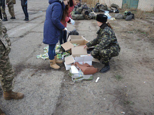 В зону АТО отправились украинские морпехи из Крыма: трогательные фото