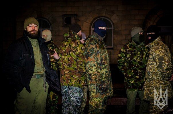 Полк "Азов" получил подкрепление: трогательные фото отправки героев в зону АТО
