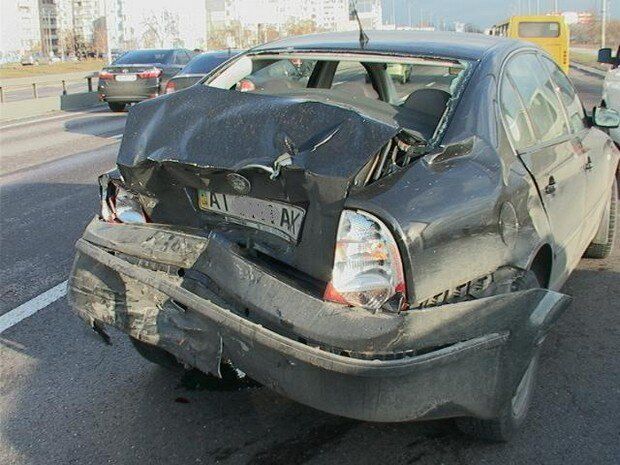 В Киеве неосторожный водитель устроил ДТП из пяти машин: фото с места событий