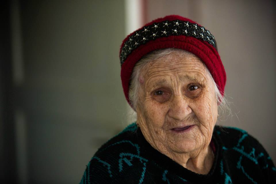 Появились душераздирающие фото из Марьинки, где нищие и одинокие старики умирают от голода