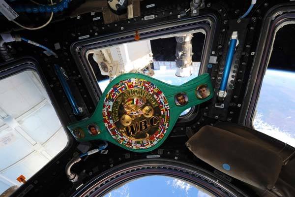 Чемпионский пояс, которым владел Кличко, "слетал" в космос