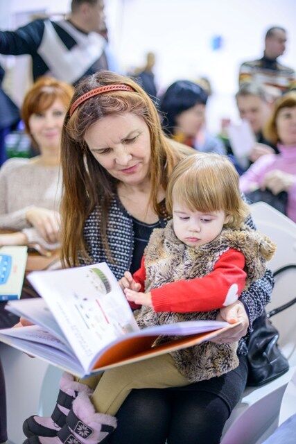 Руслан Сеничкин представил свою первую кулинарную книгу на Рождественской ярмарке в Киеве