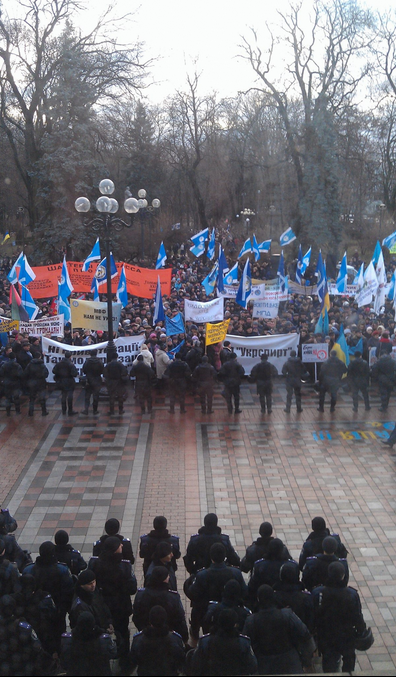 "Финансовый Майдан" снова собрался у стен Рады: охрана парламента усилена