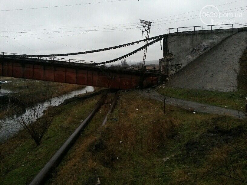 Опубликованы фото с места ночного теракта в Мариуполе