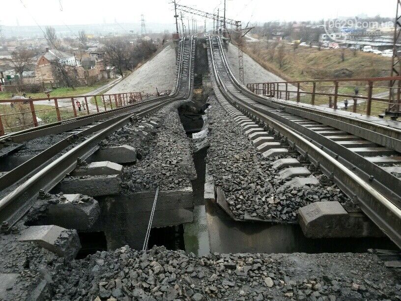 Опубликованы фото с места ночного теракта в Мариуполе